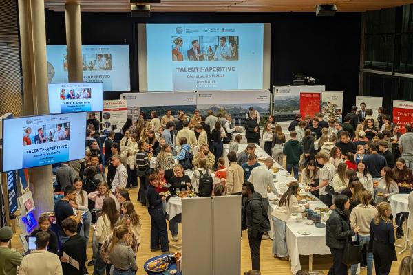 “Aperitivi per giovani talenti” della Camera di commercio di Bolzano “Aperitivi per giovani talenti” della Camera di commercio di Bolzano