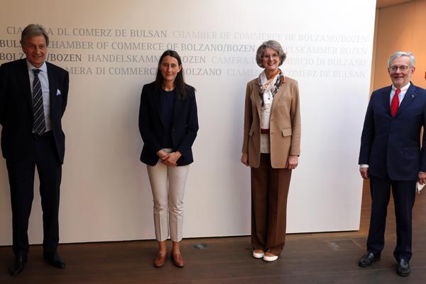 Gerhard Brandstätter, Honorarkonsul der Bundesrepublik Deutschland für die Region Trentino Südtirol, Tatjana Schenke-Olivieri, Stellvertretende Generalkonsulin, Ingrid Jung, Generalkonsulin der Bundesrepublik Deutschland in Mailand sowie Michl Ebner, Handelskammerpräsident