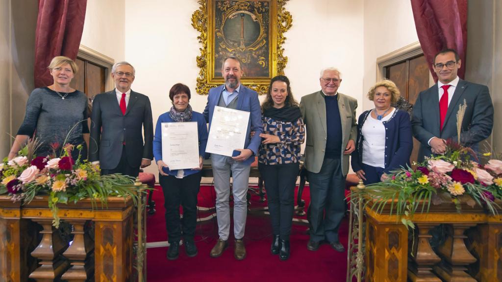 Barbara Mayr (3° da sinistra), tabaccheria Pancheri, Chiusa, 50 anni