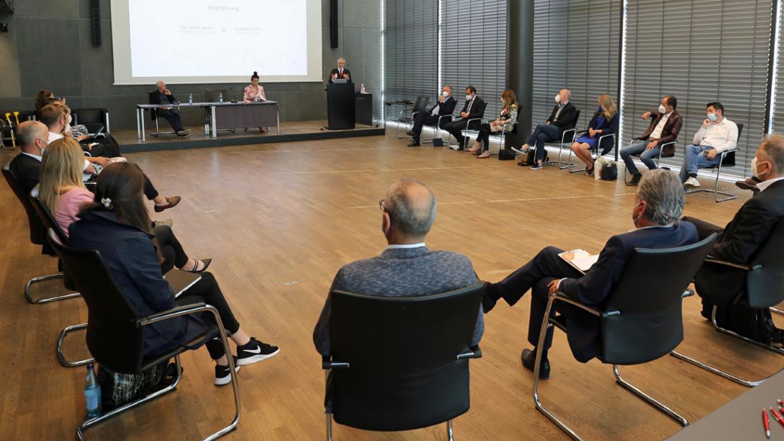 Die Südtiroler Mitglieder von Vitalpin trafen sich zu einer Tagung in der Handelskammer Bozen. Die Südtiroler Mitglieder von Vitalpin trafen sich zu einer Tagung in der Handelskammer Bozen.