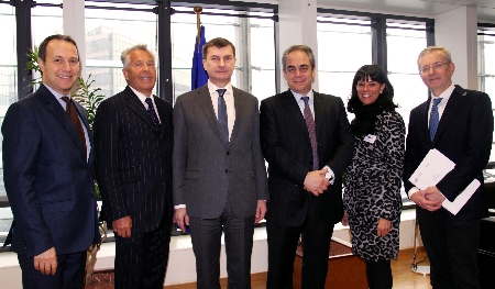 Nella foto da sinistra a destra: Arnaldo Abruzzini, Segretario generale di Eurochambres; Richard Weber, Presidente di Eurochambres; Andrus Ansip, Vicepresidente della Commissione europea e incaricato del Mercato Unico Digitale e i Vicepresidenti di Eurochambres Constantine Michalos, Martha Schultz e Michl Ebner.