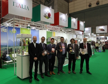 Nella foto: gli espositori della foodex 2015
