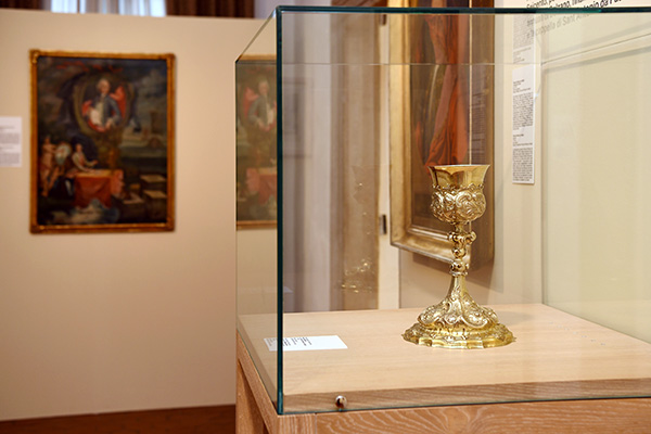 Kelch, der der Pfarrkirche von Bozen gestiftet wurde.